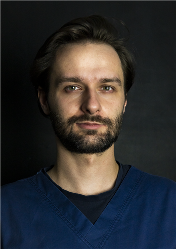 lekarz dentysta Bartłomiej Łupicki - Chirurg stomatologiczny-konsultacja