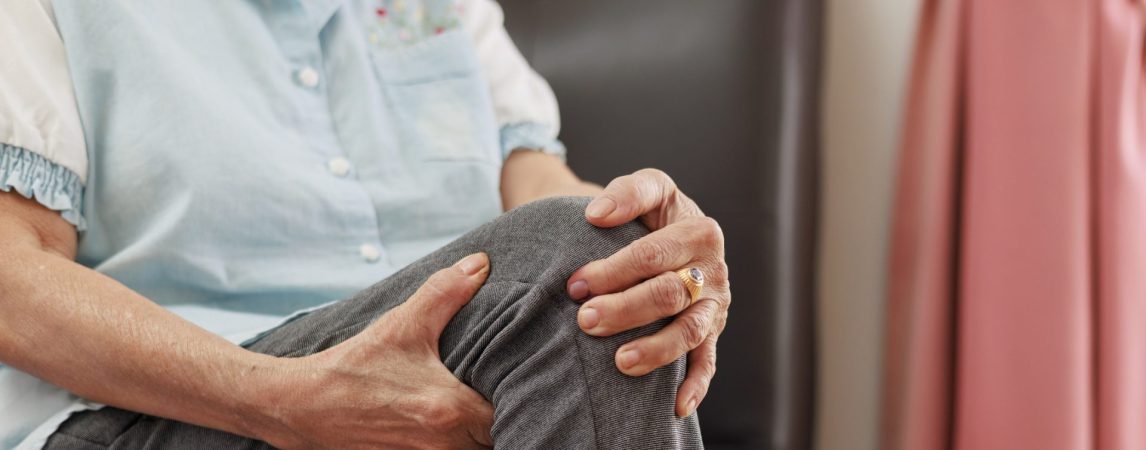 Koniec z operacją kolana. Nowa metoda leczenia bez skalpela dostępna w Polsce