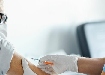 Mieszanie szczepionek przeciw COVID-19 - czy jest bezpieczne