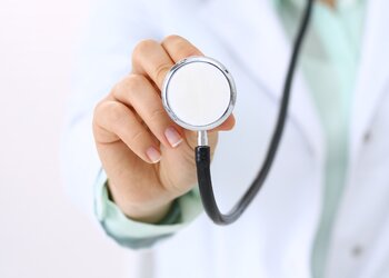 Stetoskop – budowa i działanie podstawowego narzędzia każdego lekarza