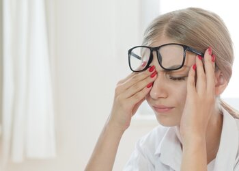 Praca zdalna a wzrok. Jak zadbać o swój komfort i zdrowie? 