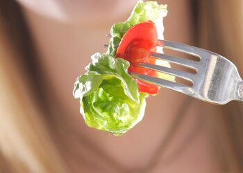 Dieta przy otyłości brzusznej. Zasady, efekty, jadłospis